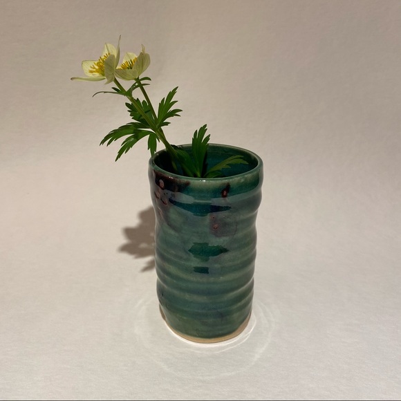 Vase - Picture 2 of 6